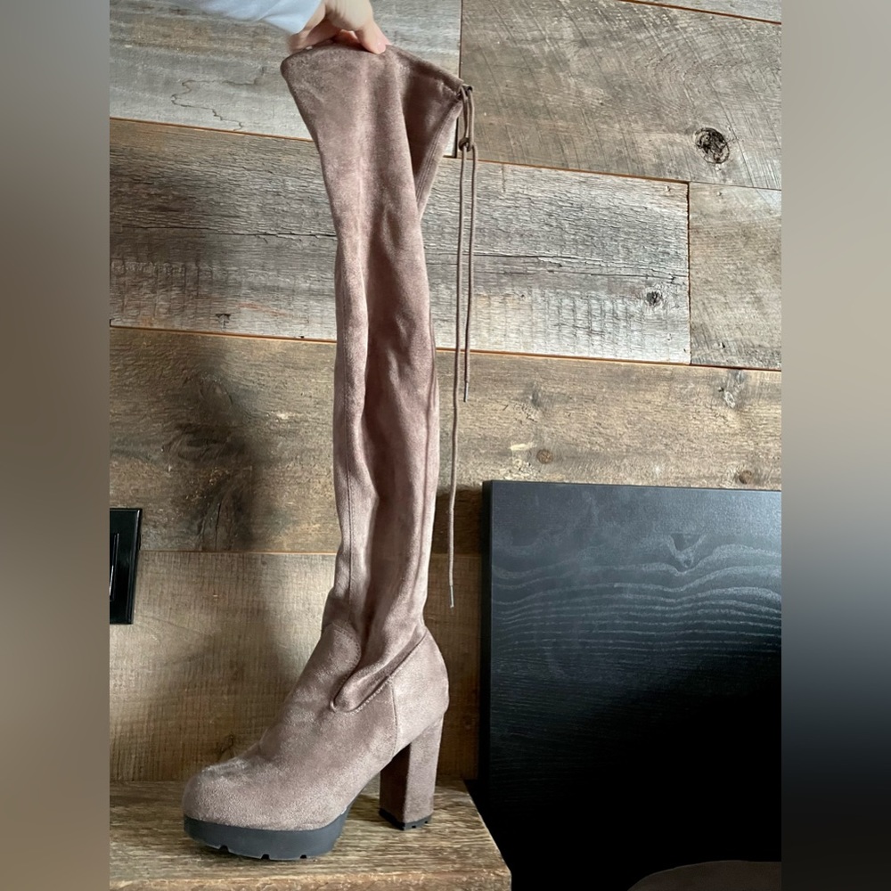 Beautiful suede brown boots
